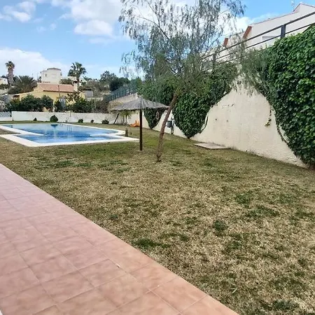 Pareado Con Jardin Y Vistas En Vakantiehuis Calpe