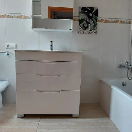 Pareado Con Jardin Y Vistas En Vakantiehuis