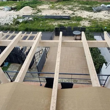 Pareado Con Jardin Y Vistas En Vakantiehuis *