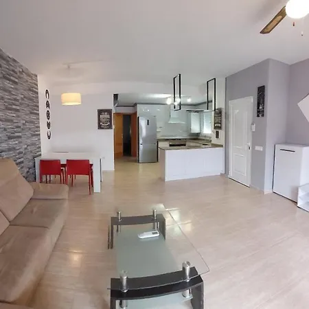Pareado Con Jardin Y Vistas En