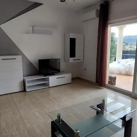 Pareado Con Jardin Y Vistas En * 卡尔佩