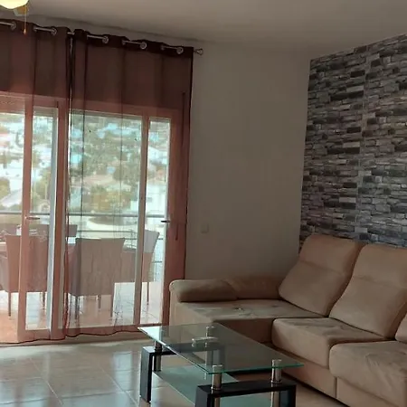 Pareado Con Jardin Y Vistas En *
