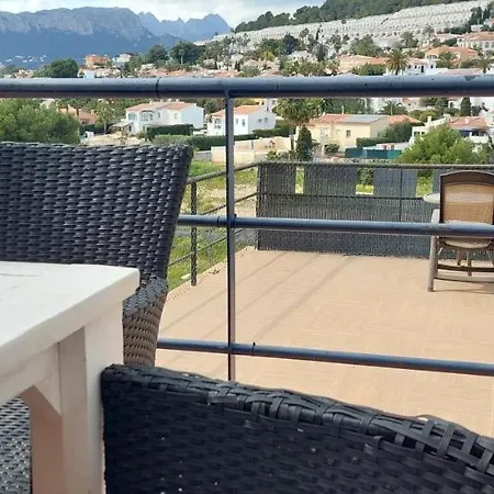 Pareado Con Jardin Y Vistas En *